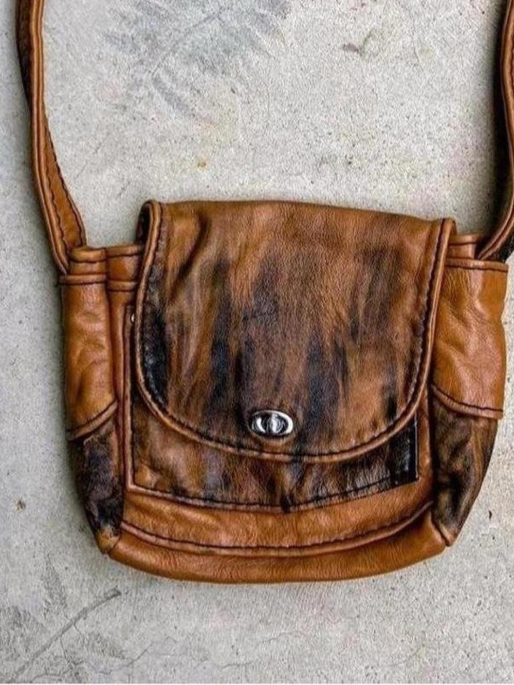 Vintage Leather crossbody with San Francisco 49ers interior print.